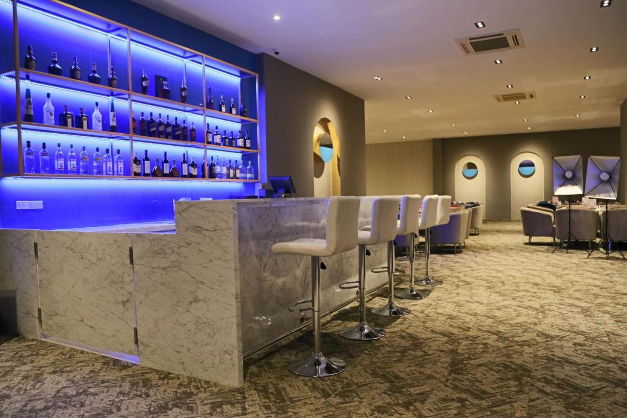 Sr Boutique Hotel 타케크 외부 사진